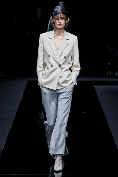 Look 15